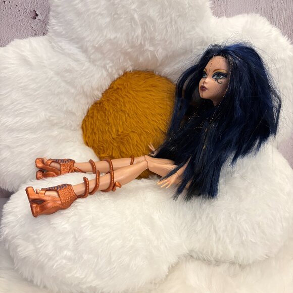 Monster High Cleo de Nile Boo York Fashion Doll Nude With Shoes (SKU: 326TO) - Picture 6 of 14